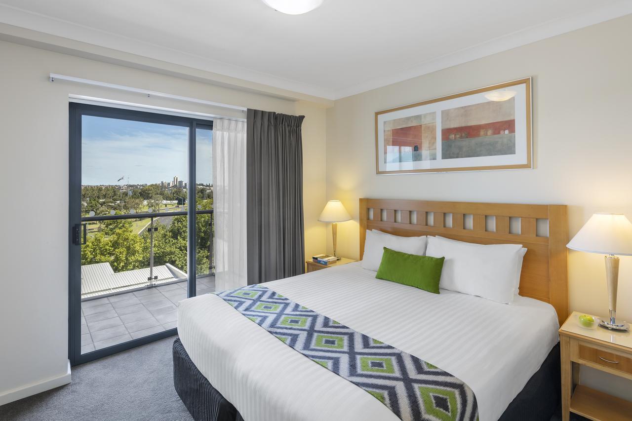 Nesuto Mounts Bay Aparthotel Perth Bagian luar foto