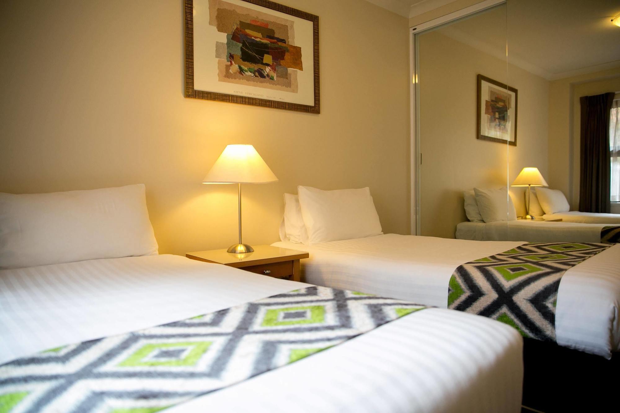 Nesuto Mounts Bay Aparthotel Perth Bagian luar foto