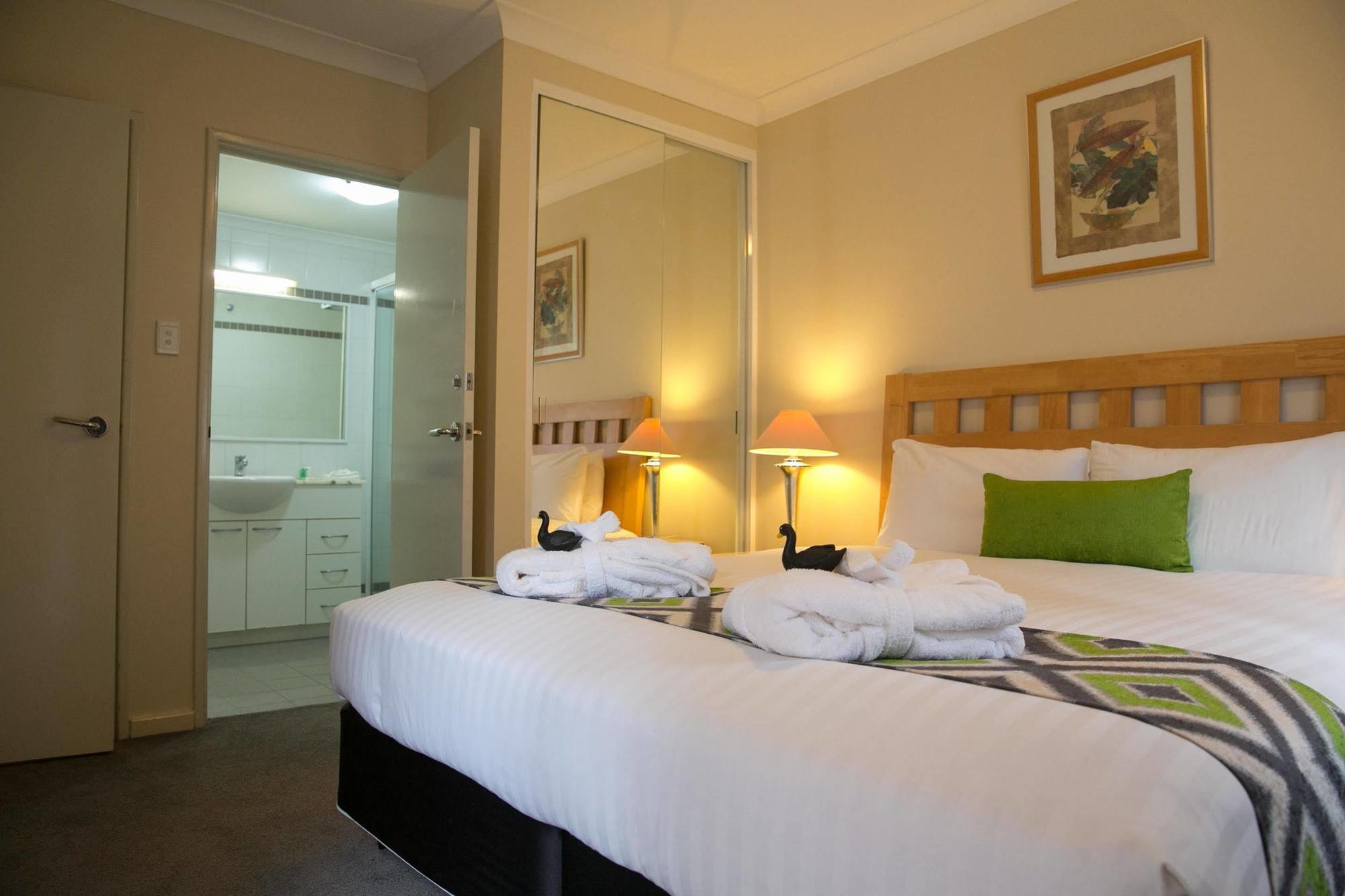Nesuto Mounts Bay Aparthotel Perth Bagian luar foto