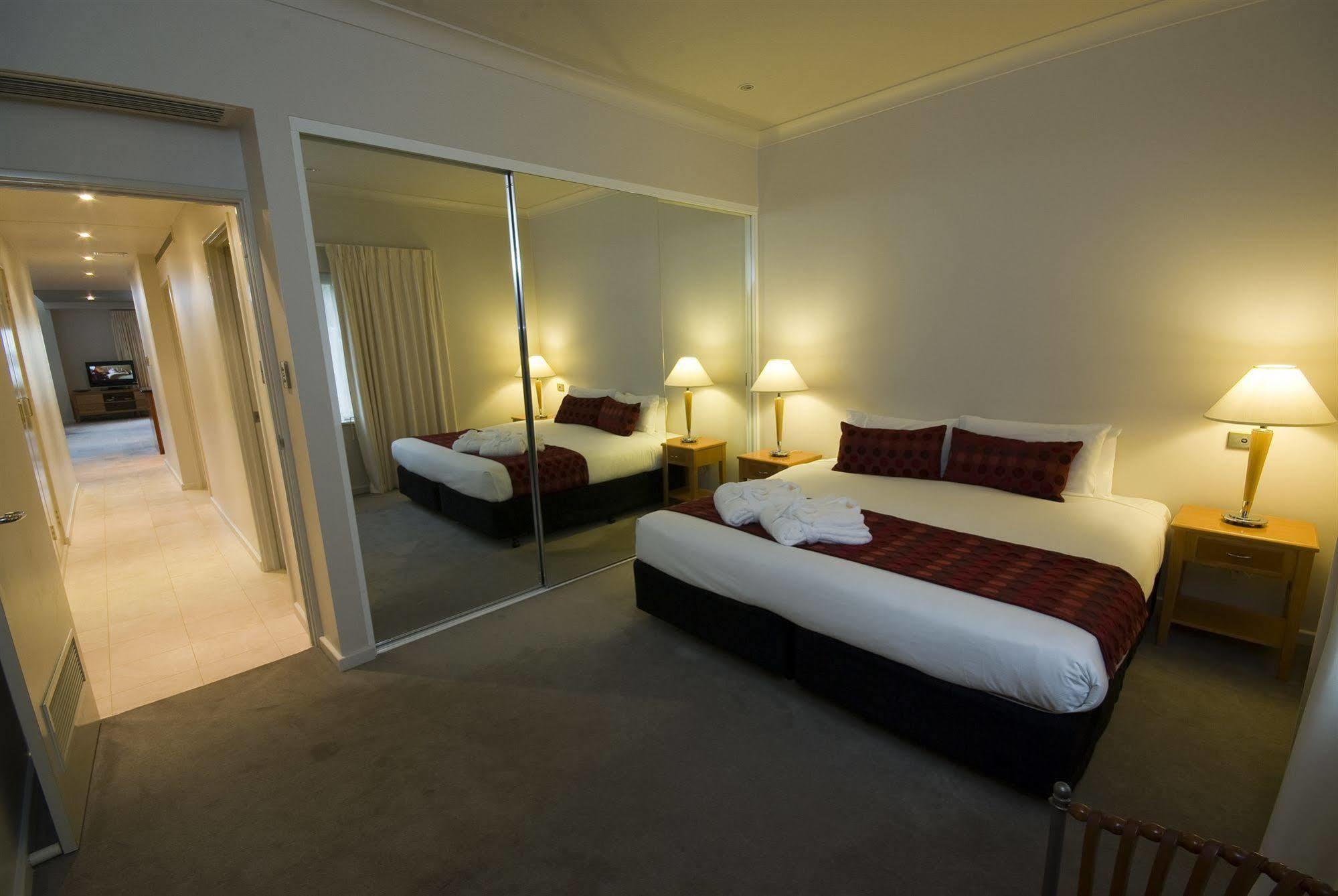 Nesuto Mounts Bay Aparthotel Perth Bagian luar foto