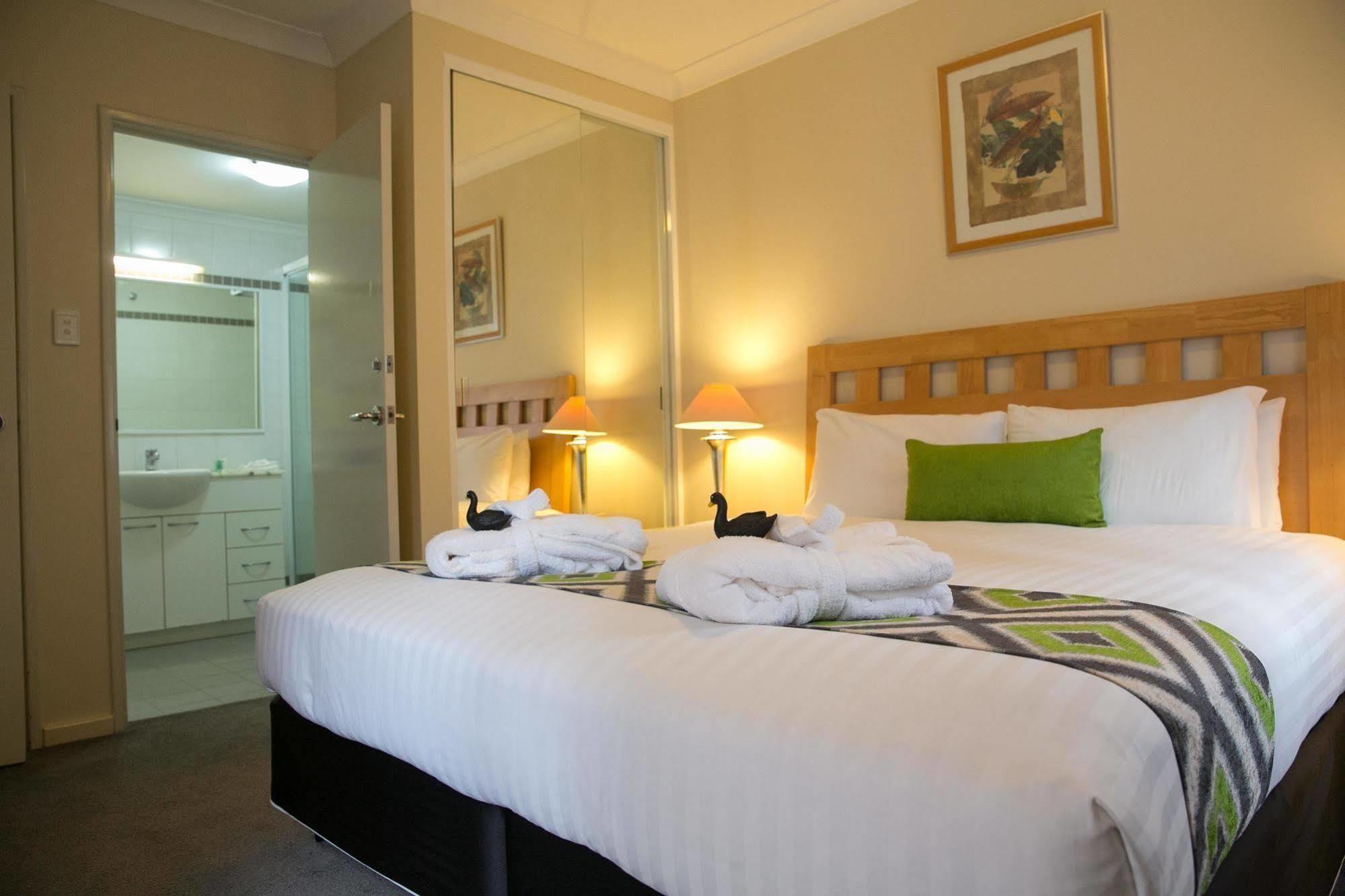 Nesuto Mounts Bay Aparthotel Perth Bagian luar foto