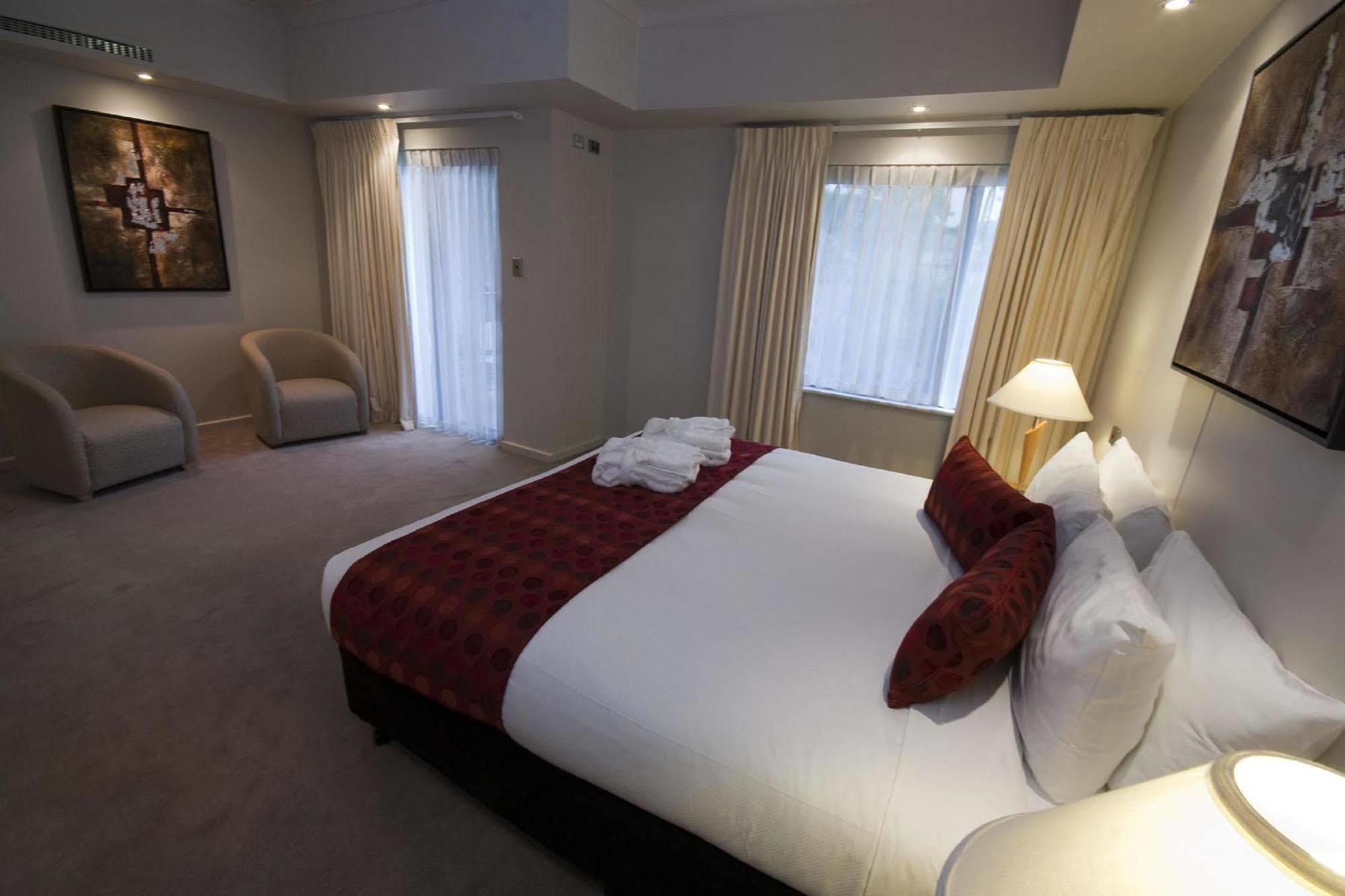 Nesuto Mounts Bay Aparthotel Perth Bagian luar foto